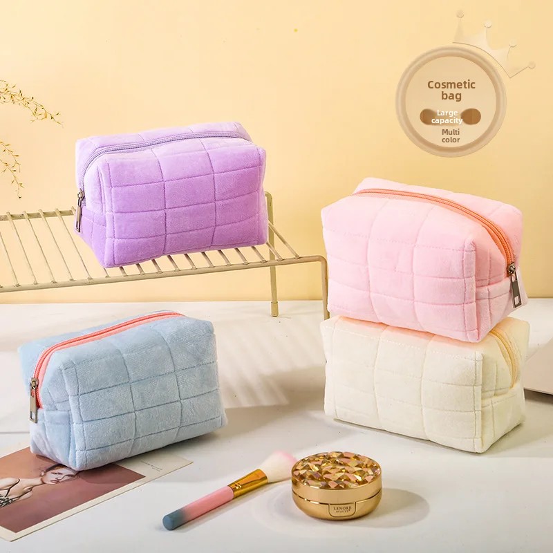 Furry Surface Cosmetic Bag Lux - Luxury Skincare Organizer recension och pris