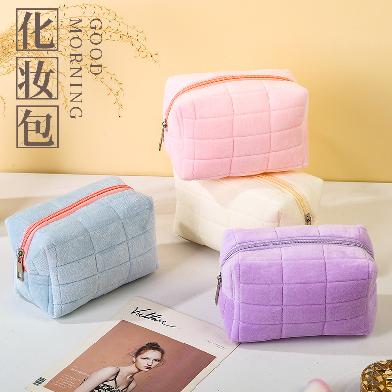Furry Surface Cosmetic Bag Lux - Luxury Skincare Organizer recension och pris