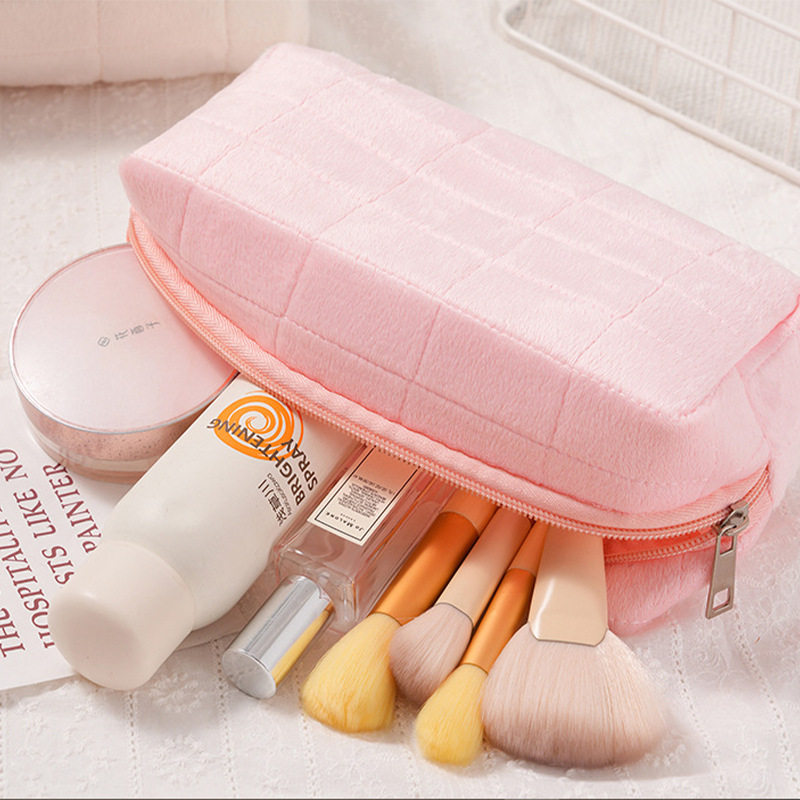 Furry Surface Cosmetic Bag Lux - Luxury Skincare Organizer recension och pris